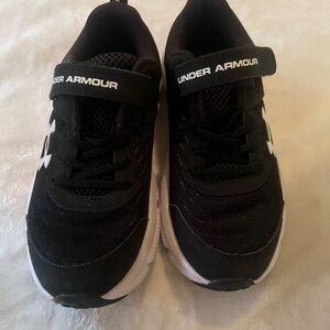 Under armour size 3 boys